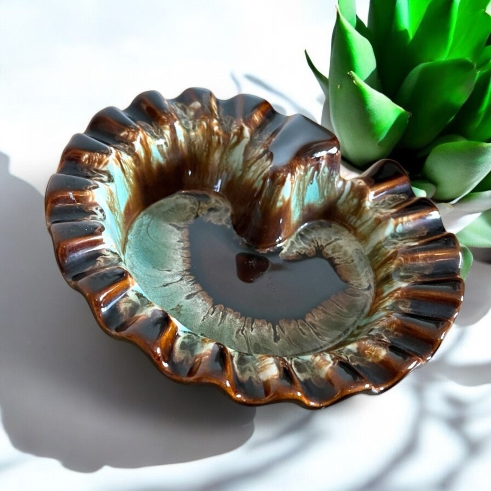 Brown and Green Spiral Ceramic Ashtray Vintage Drip Glaze 1960 USA 🇺🇸 Shell
